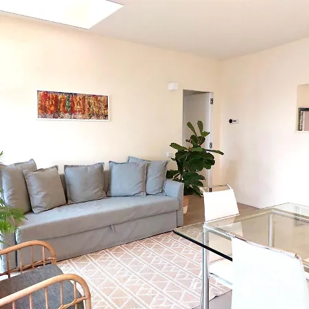 Verde Rame In Citta' Alta Con Garage Charme E Relax アパート ベルガモ